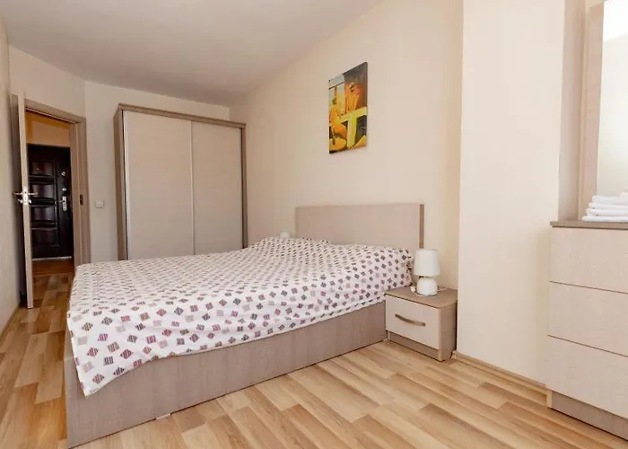 Yllza Living * ティラナ